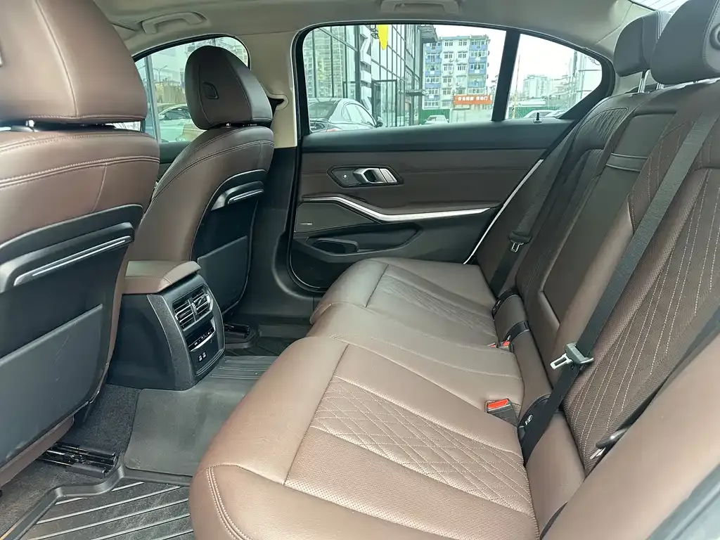 BMW 3 Series 2022 из CN, фото 10
