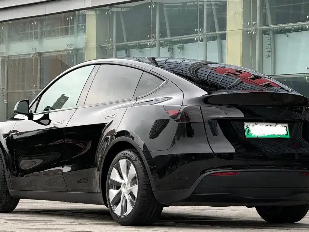 Tesla Model Y — фото 7