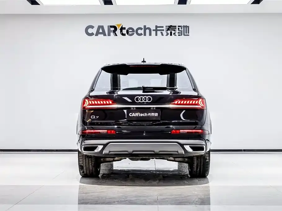 Audi Q7 2024 из CN, фото 2