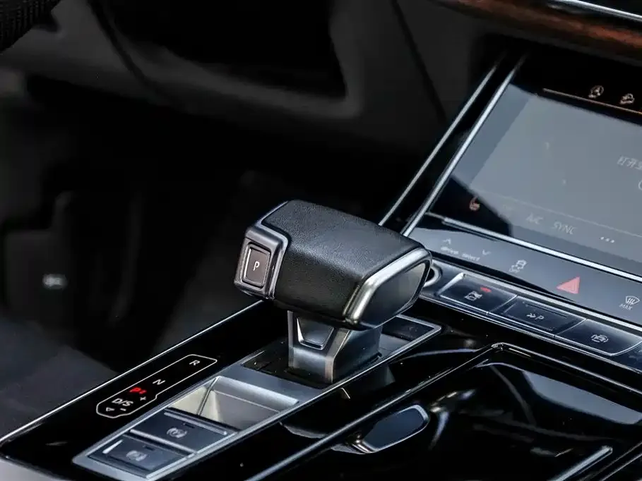 Audi Q7 2024 из CN, фото 7