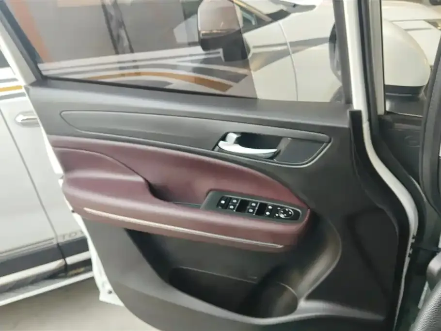 GAC Motor Trumpchi M6 — фото 8