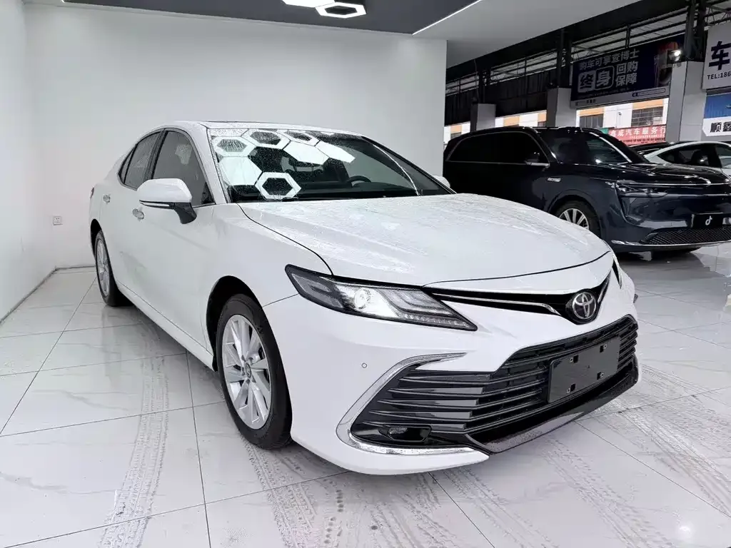 Toyota Camry — фото 8