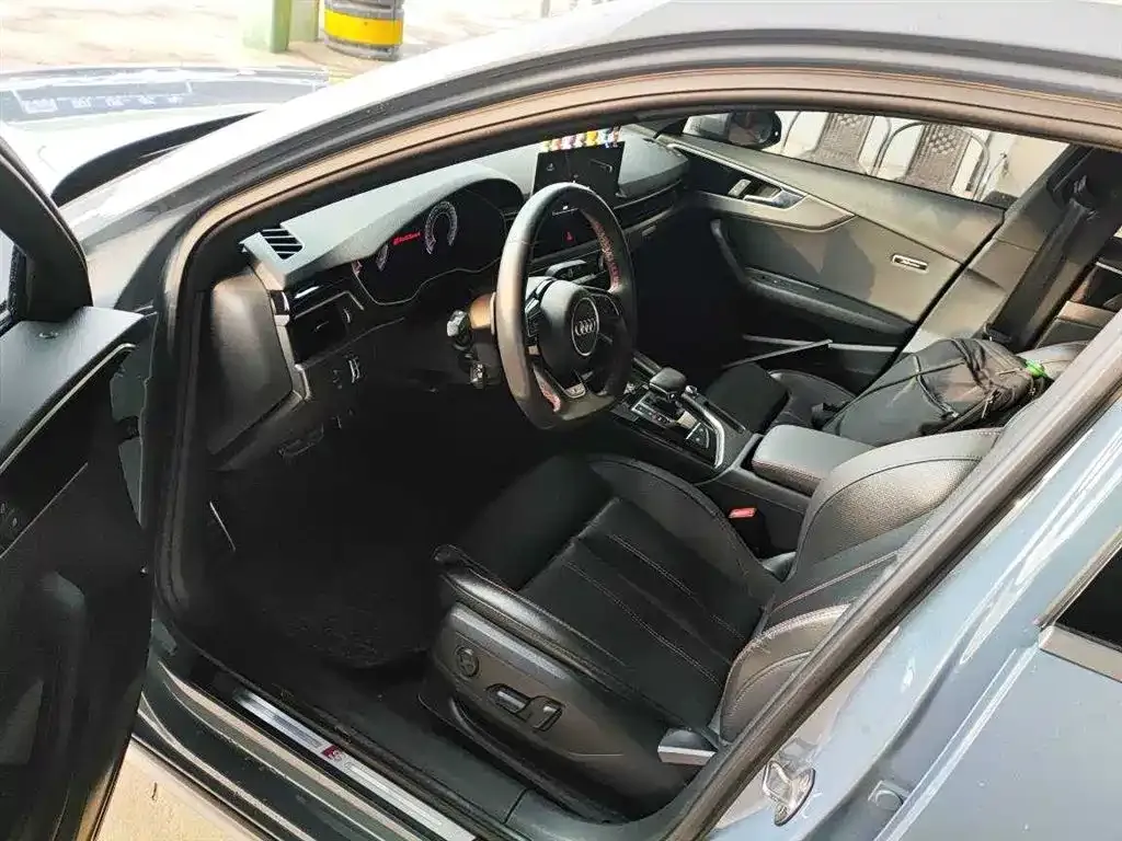 Audi A4L 2023 из CN, фото 2