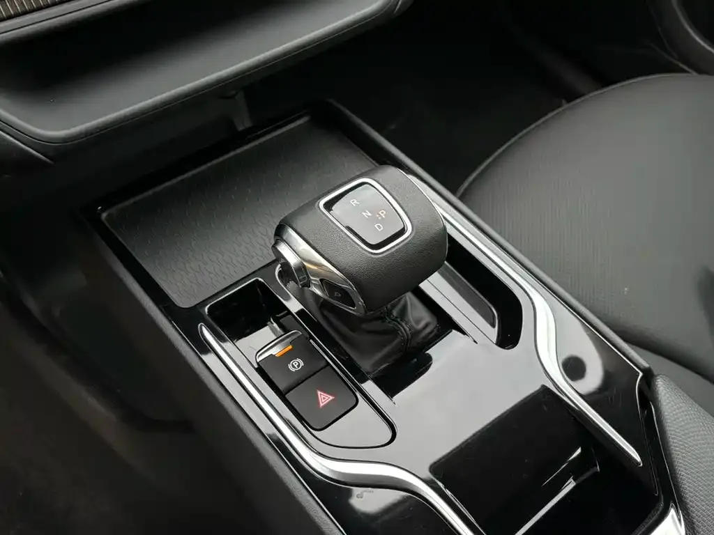 Hongqi E-QM5 2024 из CN, фото 2