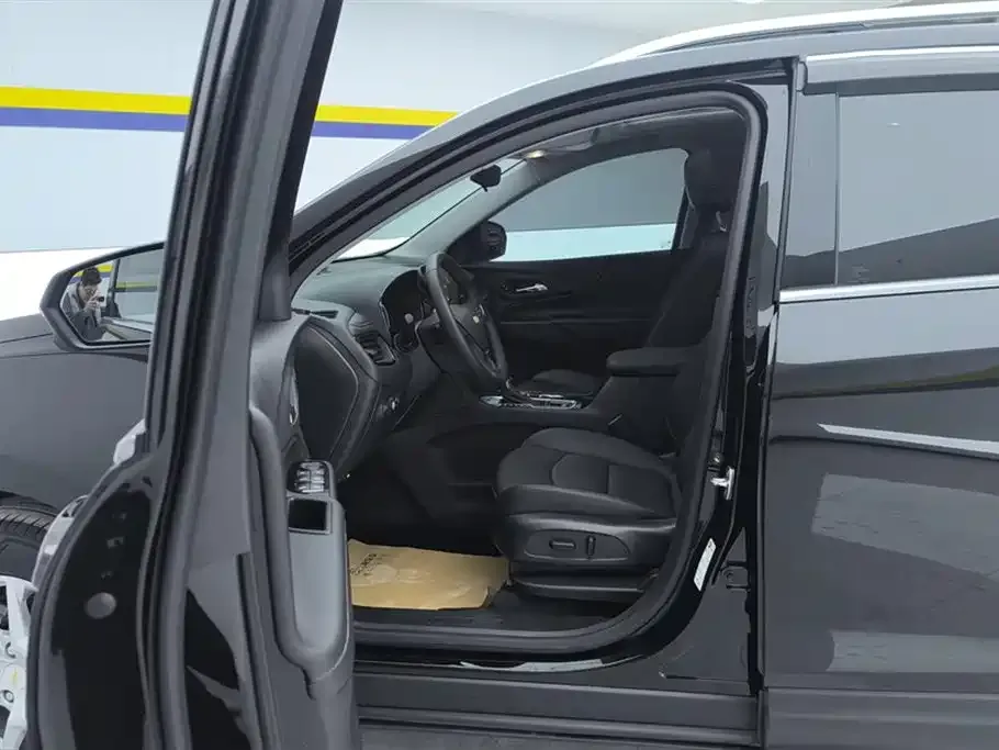 Chevrolet Equinox 2023 из CN, фото 9