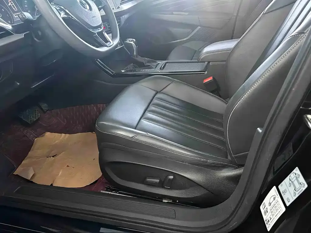 Volkswagen Passat 2021 из CN, фото 3