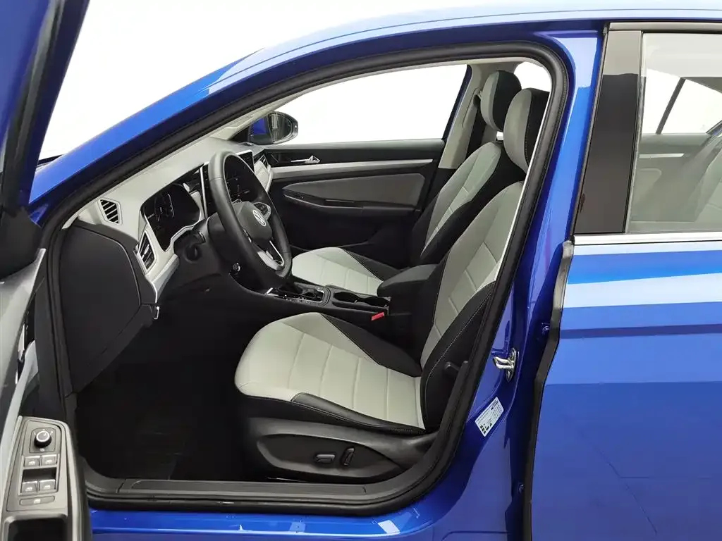 Volkswagen Bora 2023 из CN, фото 8