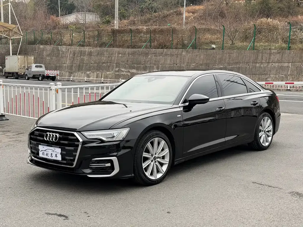 Audi A6L — фото 1