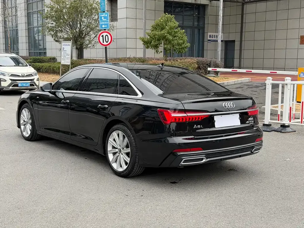 Audi A6L — фото 6