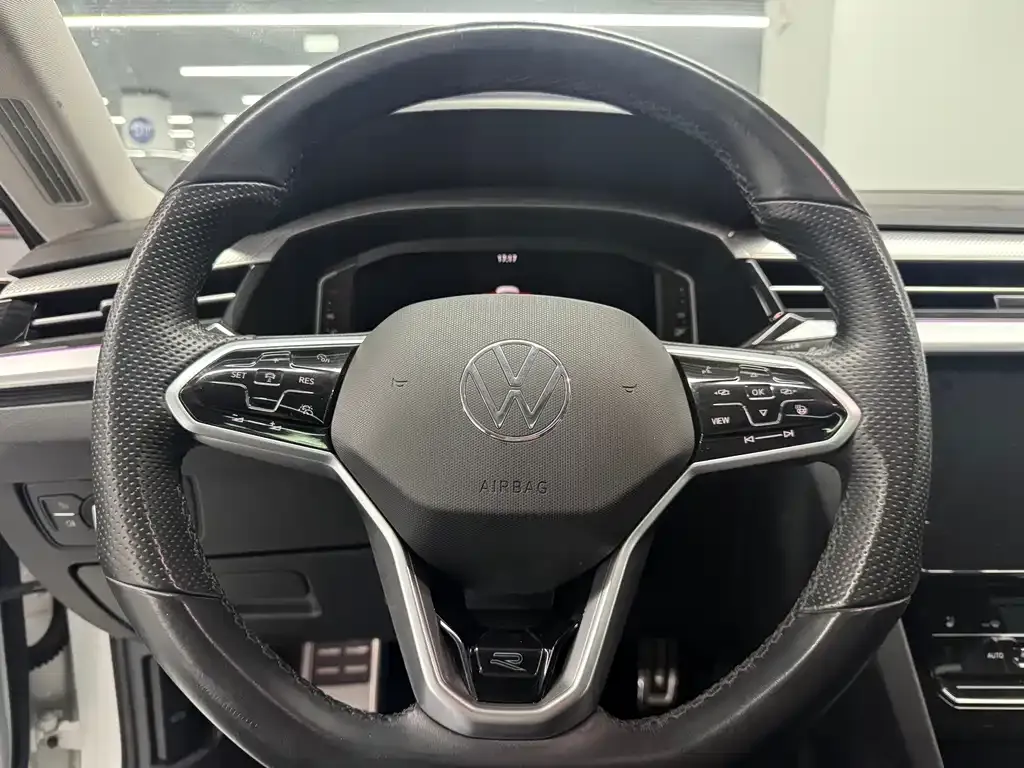Volkswagen CC 2023 из CN, фото 10