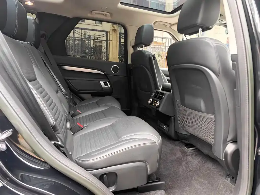 Land Rover Discovery 2023 из CN, фото 2