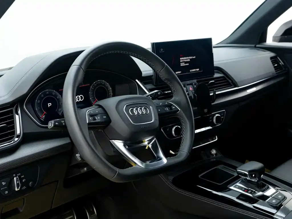 Audi Q5L — фото 8