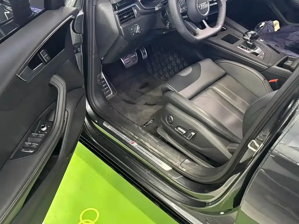 Audi A4L 2025 из CN, фото 10