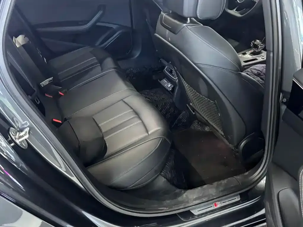 Audi A4L 2025 из CN, фото 2
