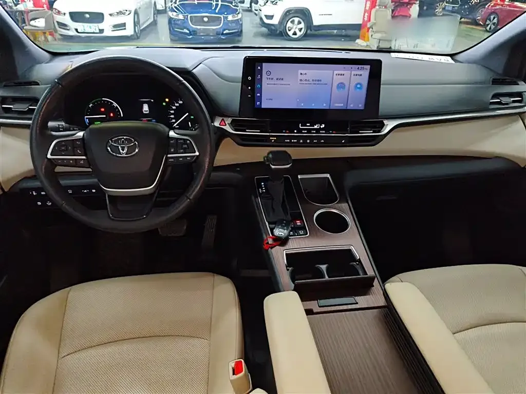 Toyota Granvia 2023 из CN, фото 10