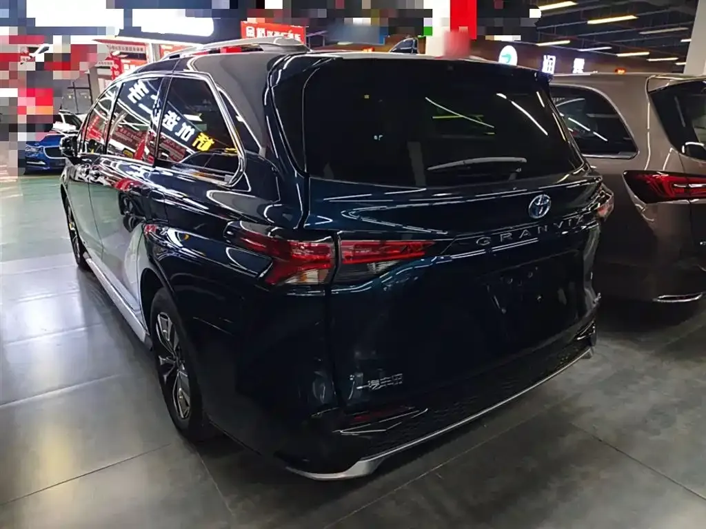 Toyota Granvia 2023 из CN, фото 6