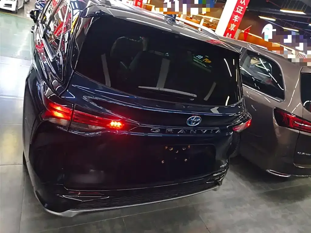 Toyota Granvia 2023 из CN, фото 4