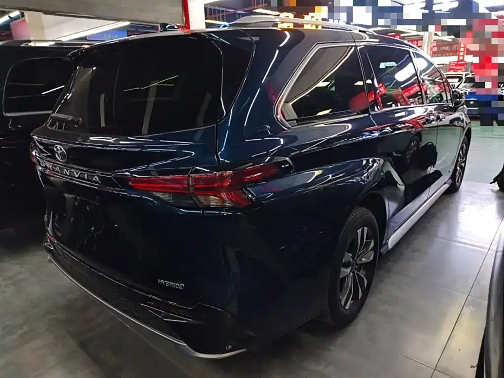 Toyota Granvia 2023 из CN, фото 2