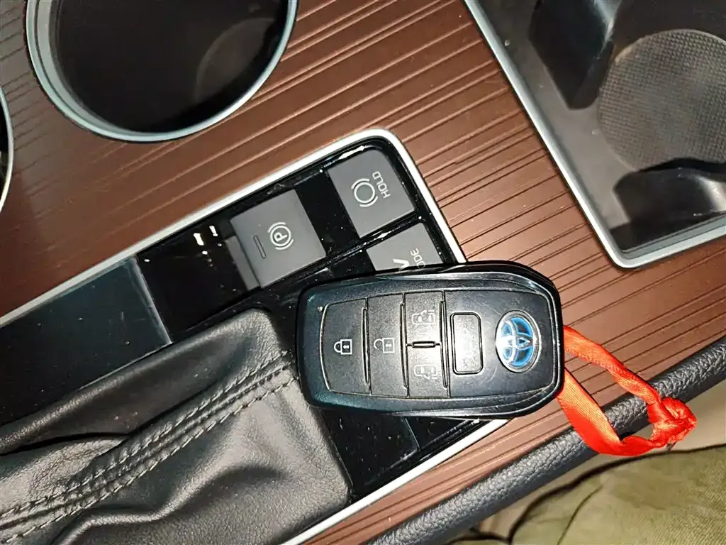 Toyota Granvia 2023 из CN, фото 8