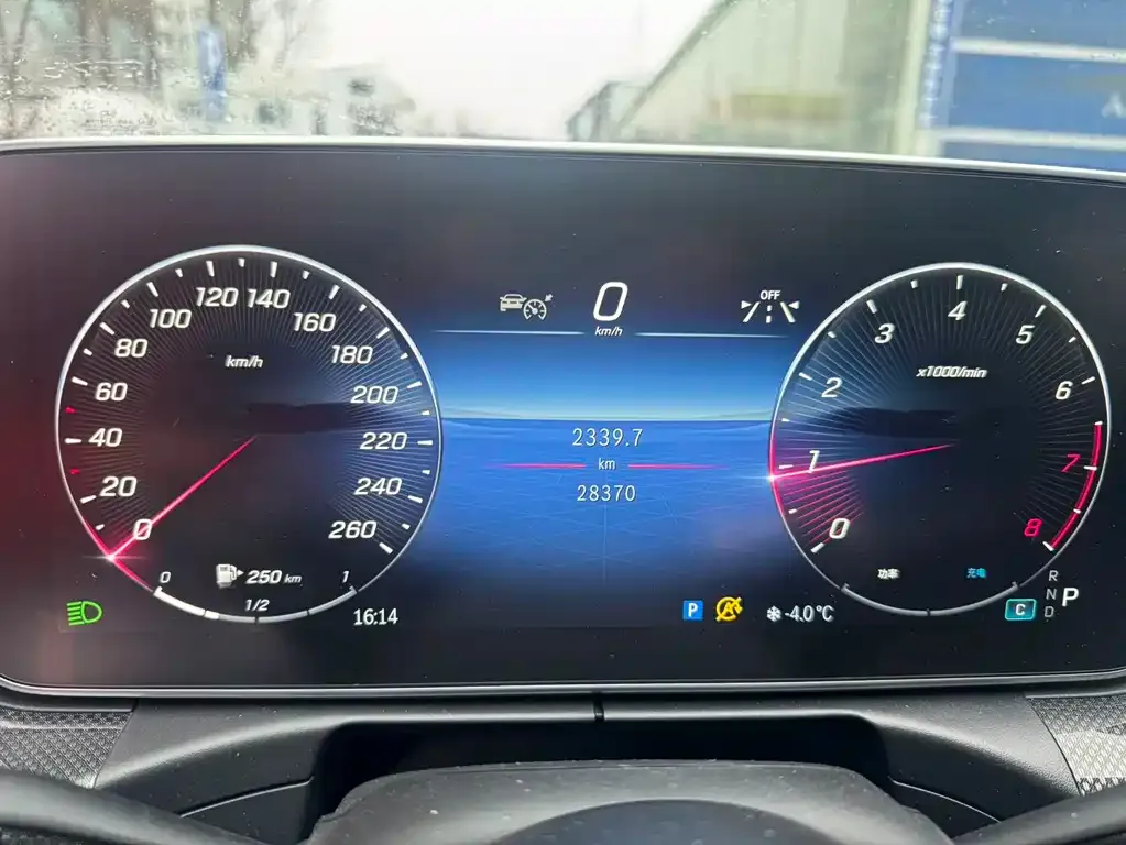 Mercedes-Benz C-Class 2024 из CN, фото 2