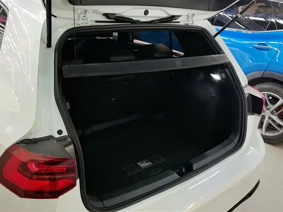 Volkswagen Golf 2024 из CN, фото 4