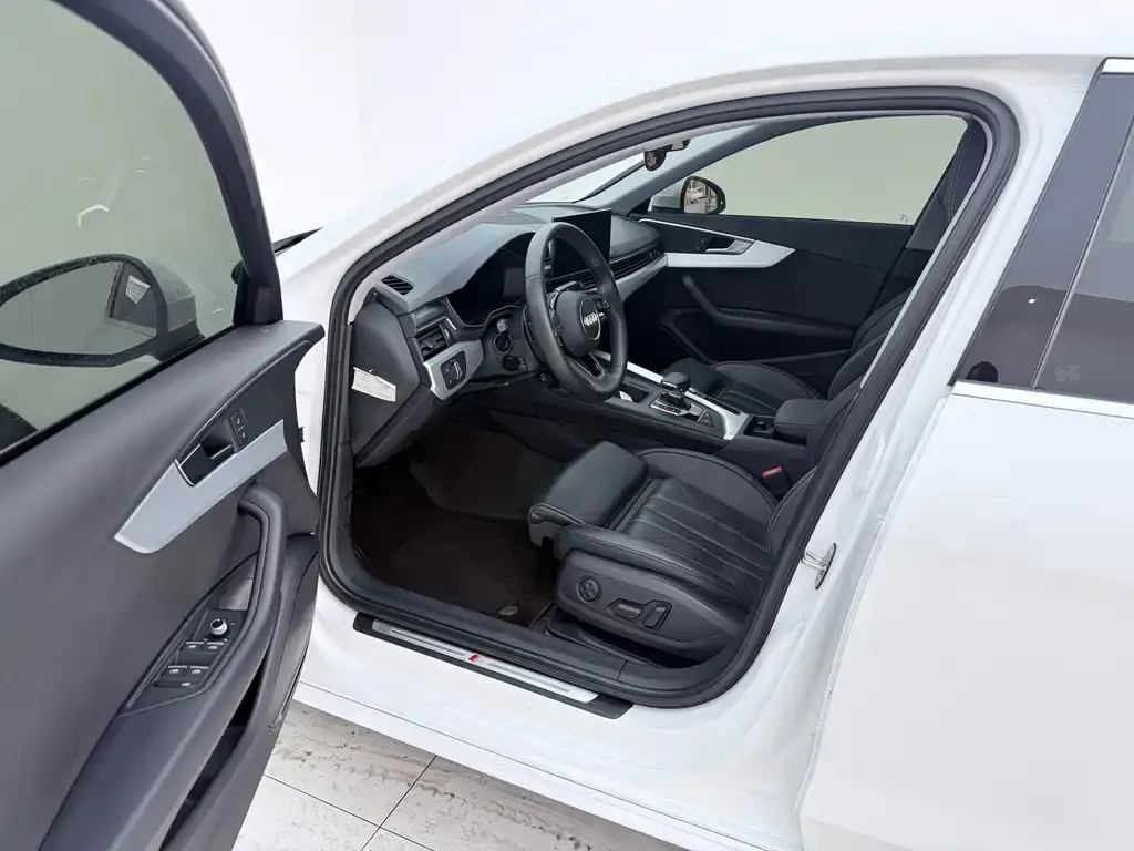 Audi A4L 2022 из CN, фото 5