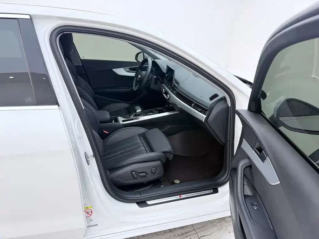 Audi A4L 2022 из CN, фото 7