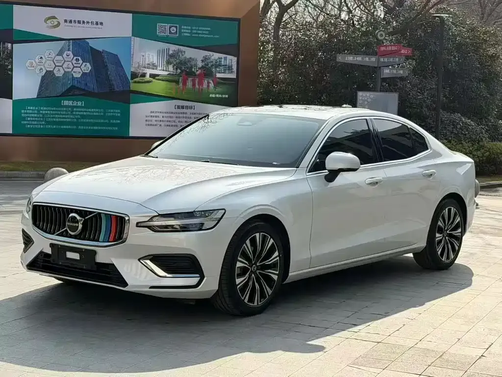 Volvo S60 2024 из CN, фото 1