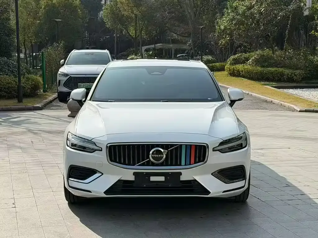 Volvo S60 2024 из CN, фото 2