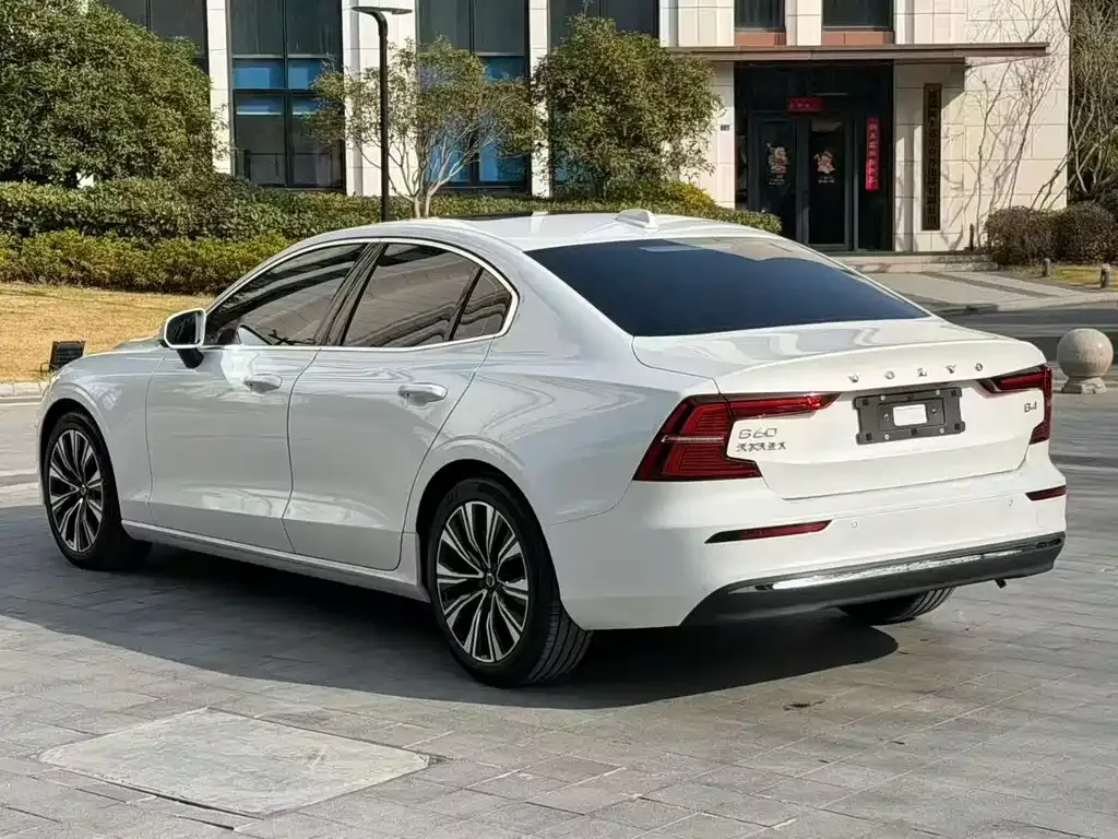 Volvo S60 2024 из CN, фото 5