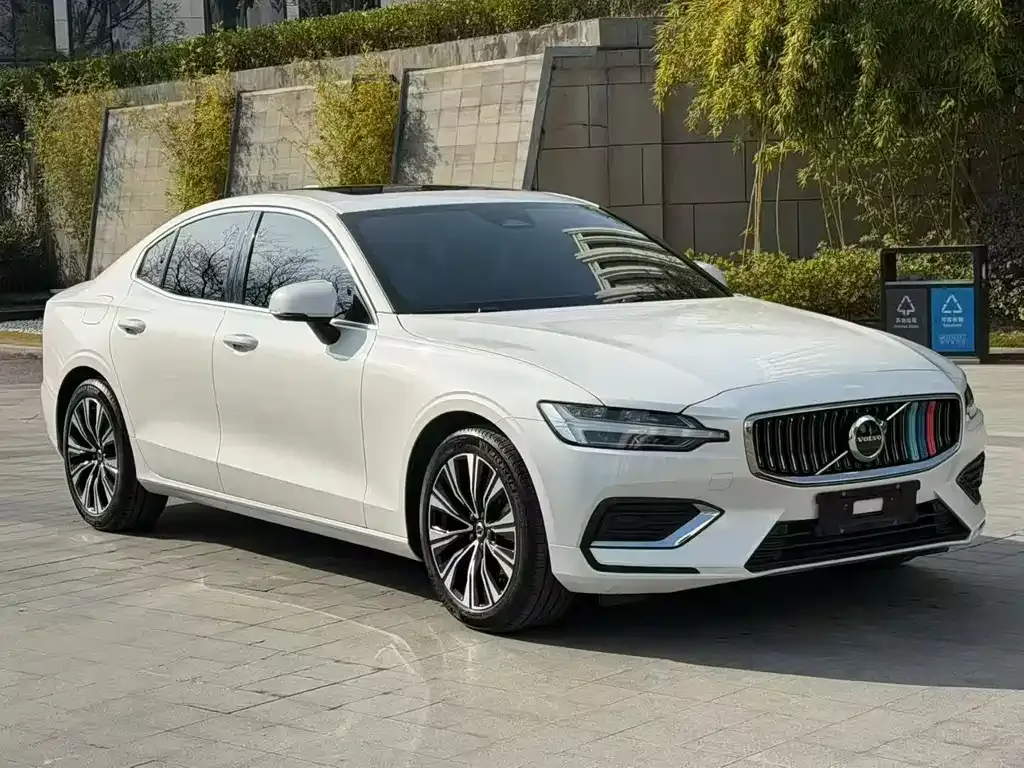 Volvo S60 2024 из CN, фото 8
