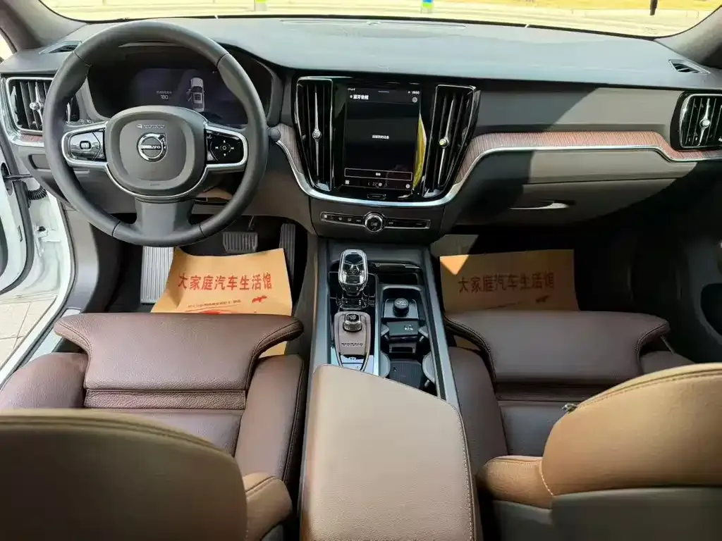 Volvo S60 2024 из CN, фото 3