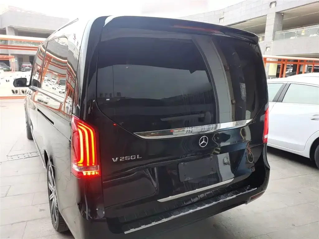 Mercedes-Benz V-Class 2024 из CN, фото 4