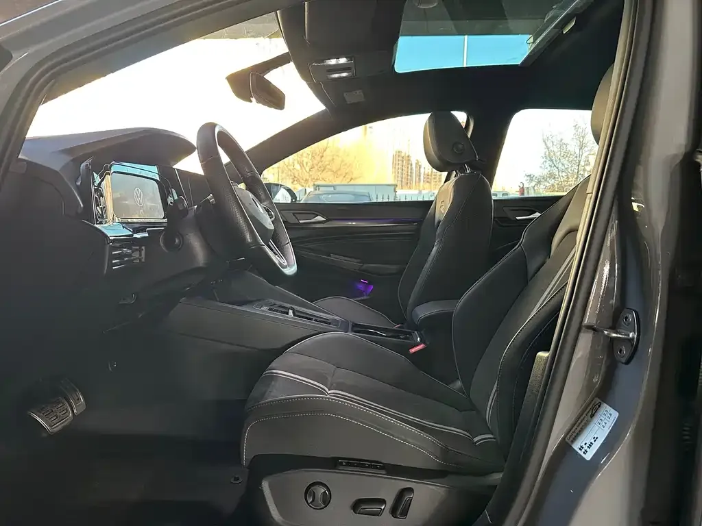 Volkswagen Golf 2022 из CN, фото 4