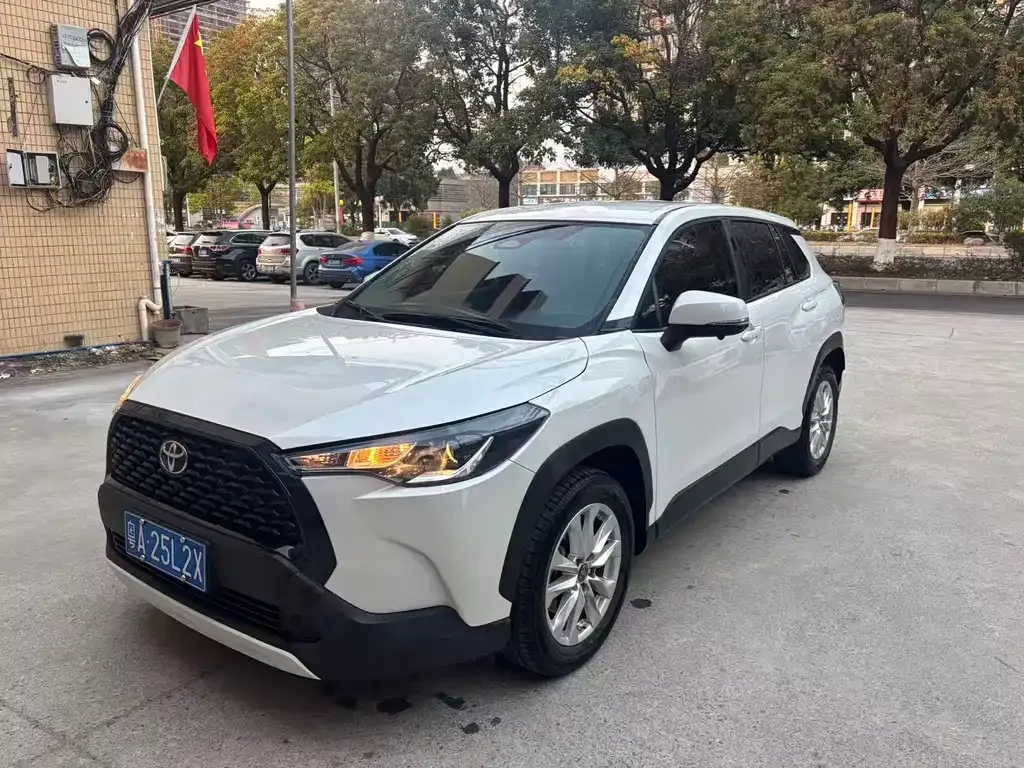 Toyota Corolla Cross 2023 из CN, фото 1