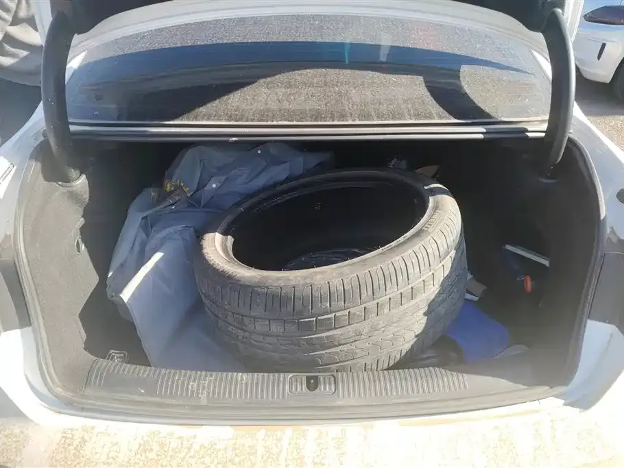 Audi A4L 2024 из CN, фото 8