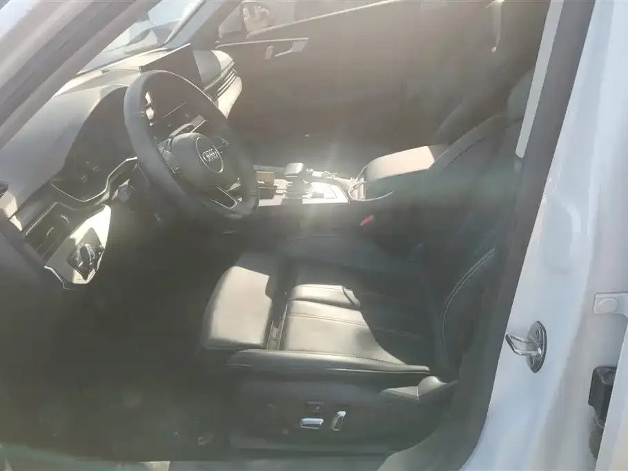 Audi A4L 2024 из CN, фото 4