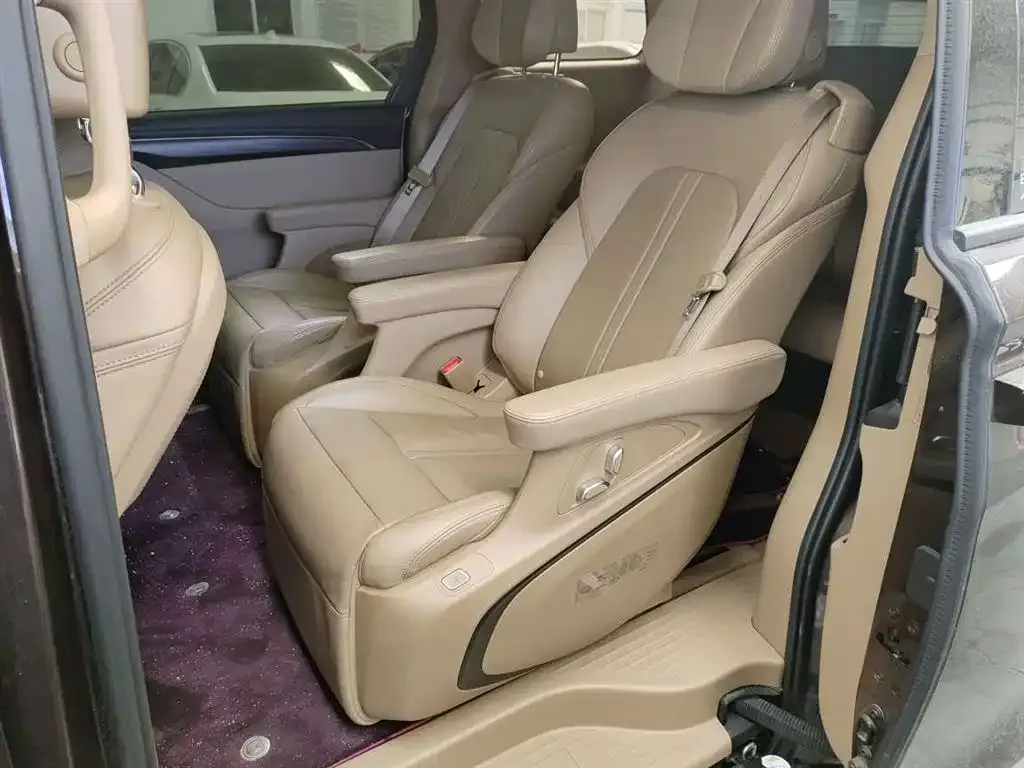 Buick GL8 2021 из CN, фото 9