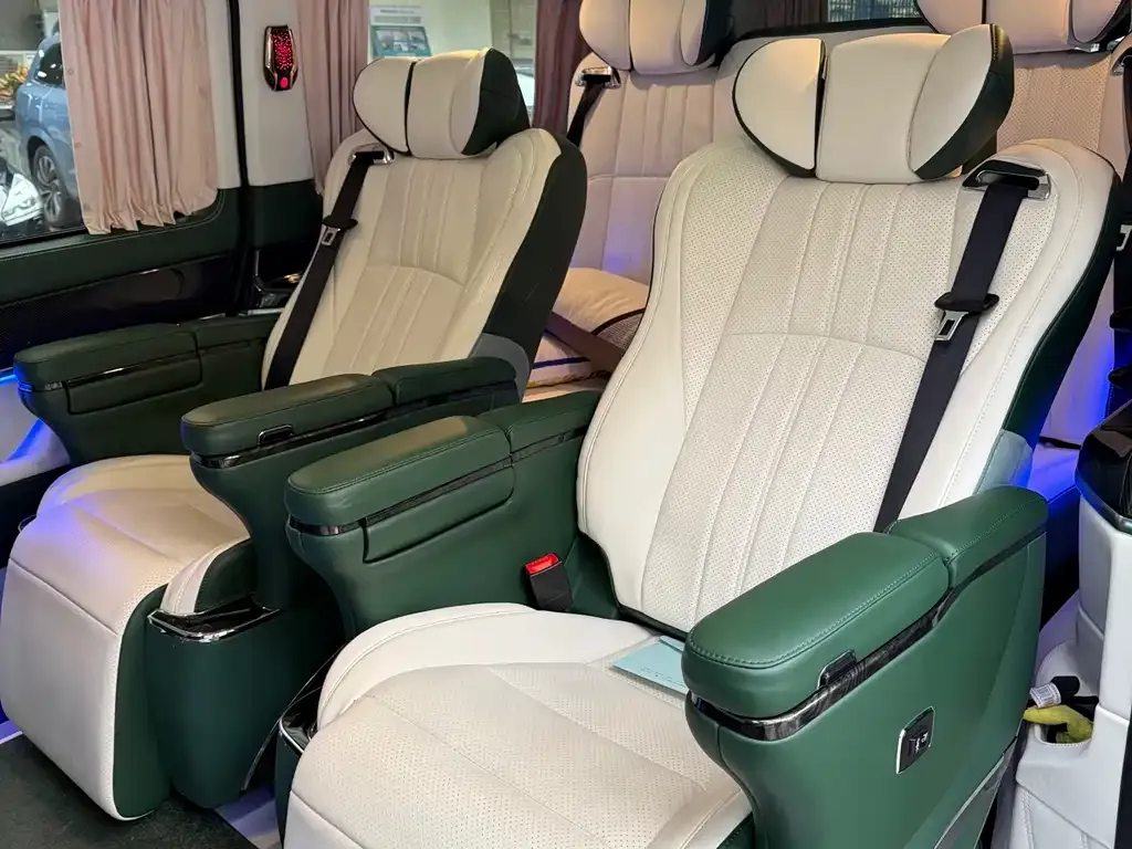 Mercedes-Benz V-Class 2022 из CN, фото 8