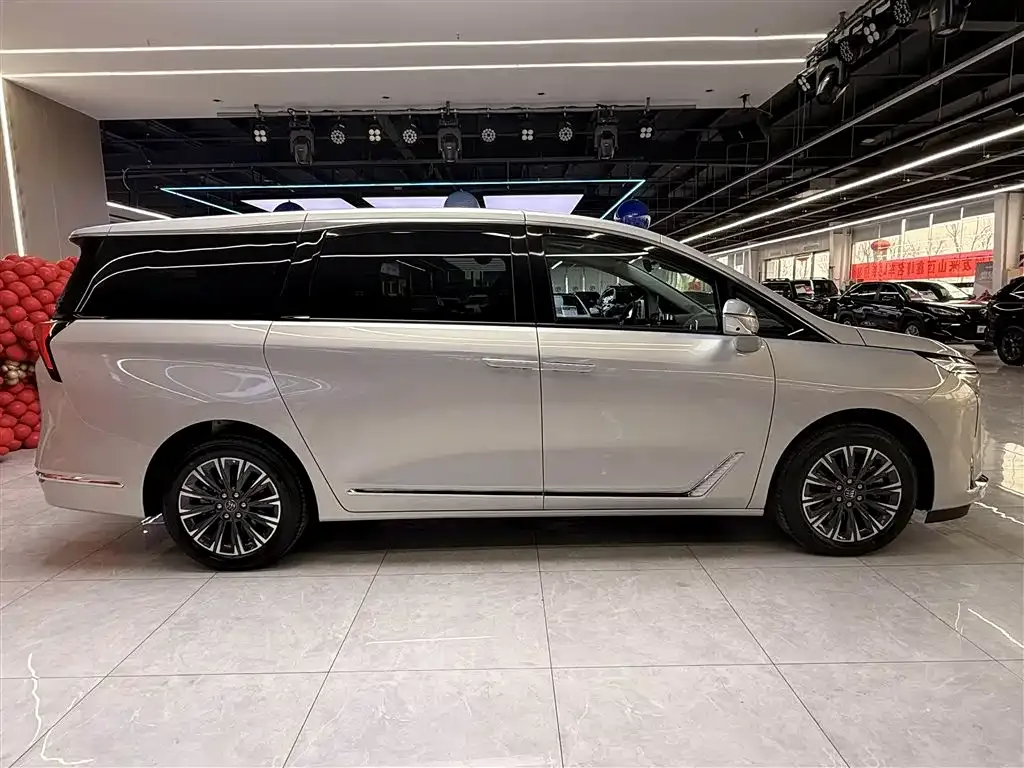 Buick GL8 2026 из CN, фото 3