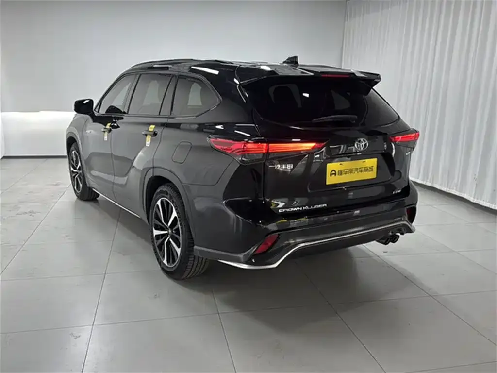 Toyota Crown Kluger 2021 из CN, фото 9