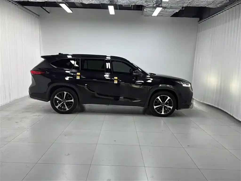 Toyota Crown Kluger 2021 из CN, фото 4