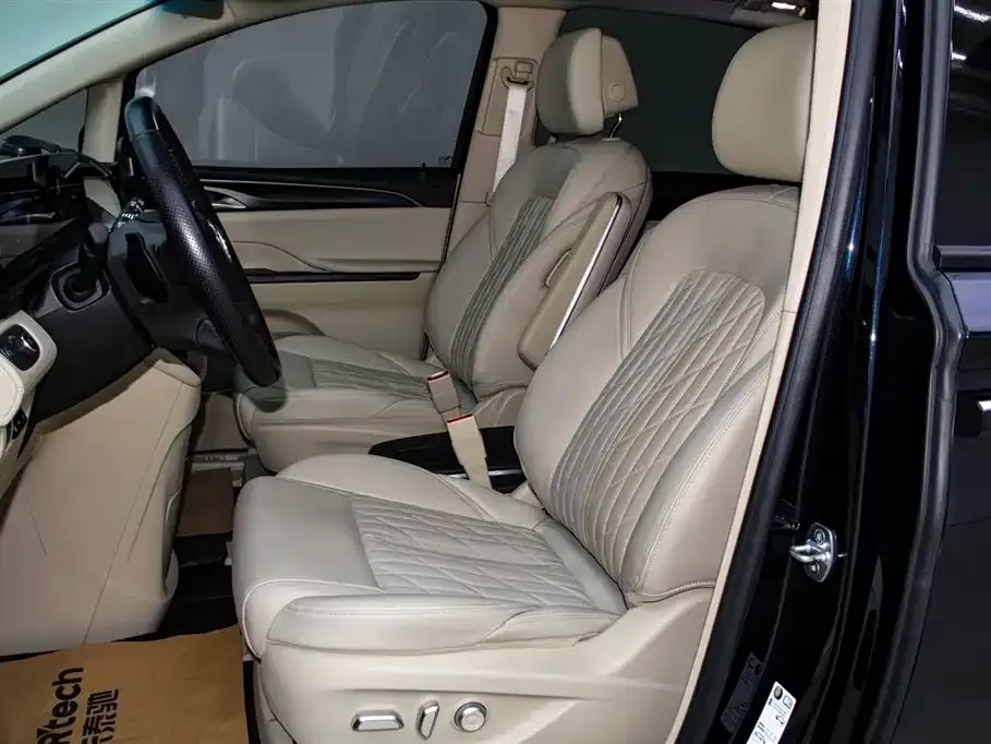 Buick GL8 2023 из CN, фото 3