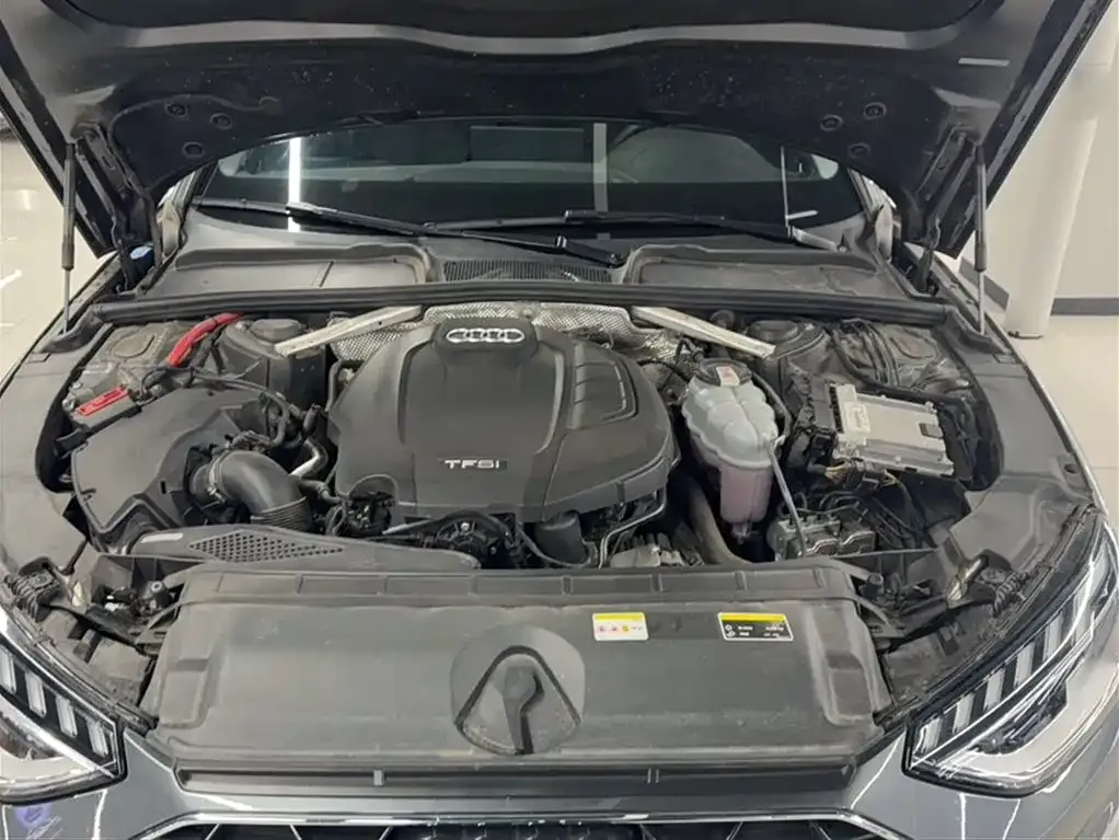 Audi A4L 2022 из CN, фото 3
