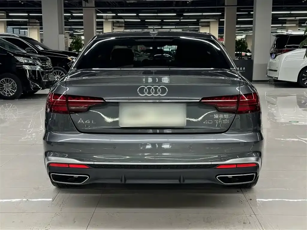 Audi A4L 2022 из CN, фото 4