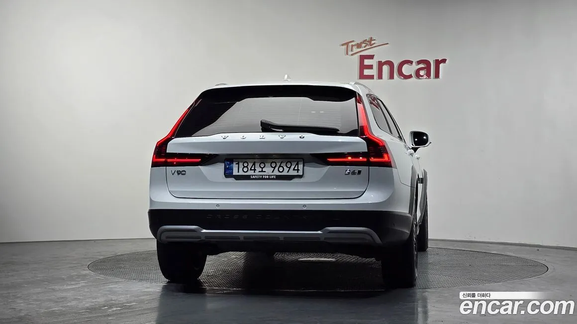 Volvo V90 2023 из KR, фото 2