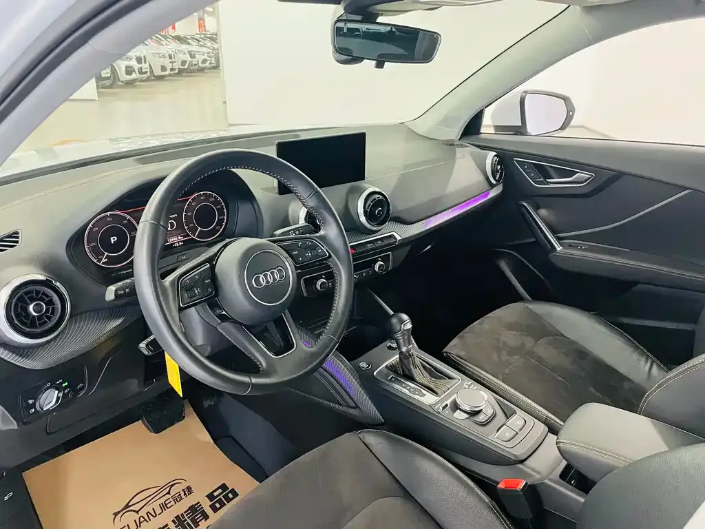 Audi Q2L e-tron — фото 10