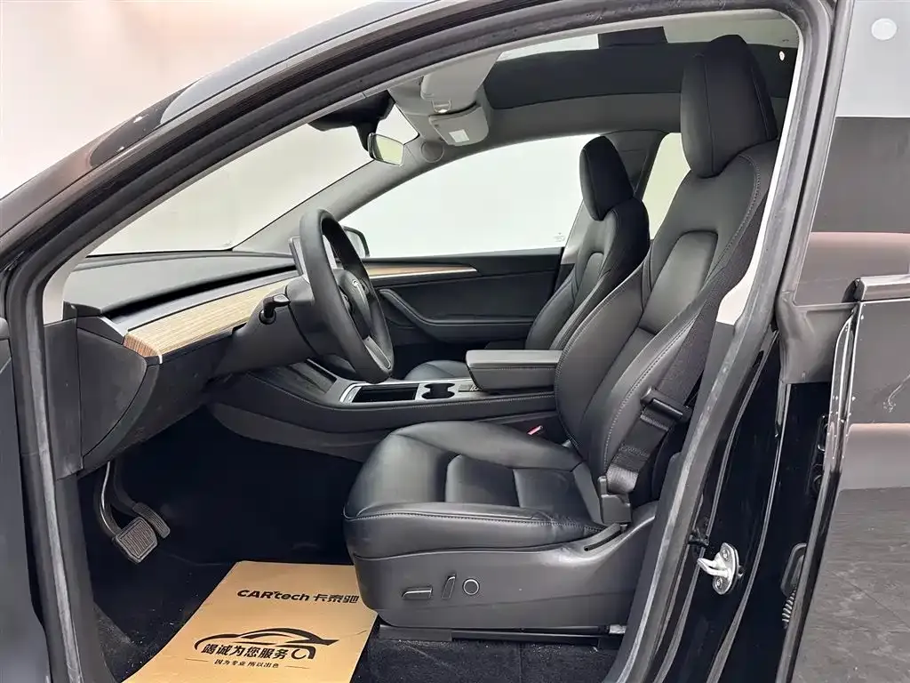 Tesla Model Y 2023 из CN, фото 8