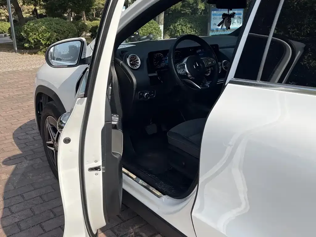 Mercedes-Benz EQA 2023 из CN, фото 2