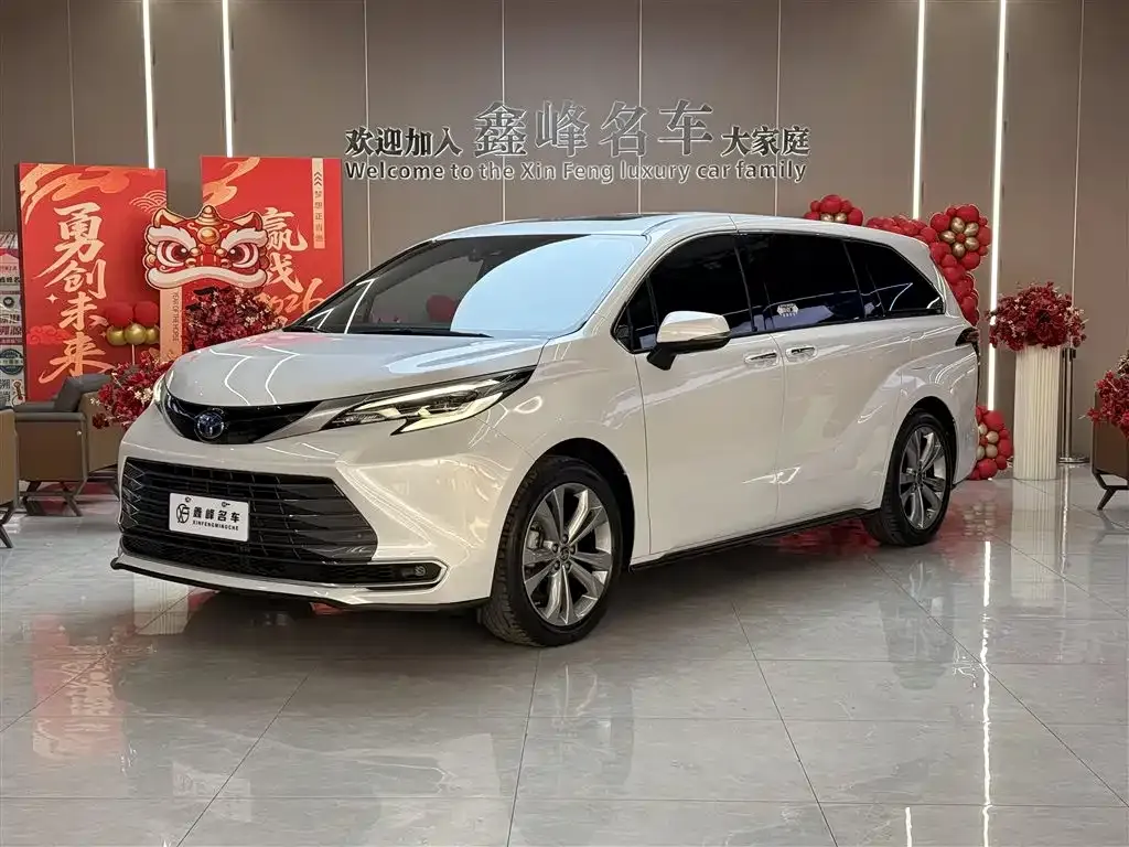 Toyota Sienna 2023 из CN, фото 1